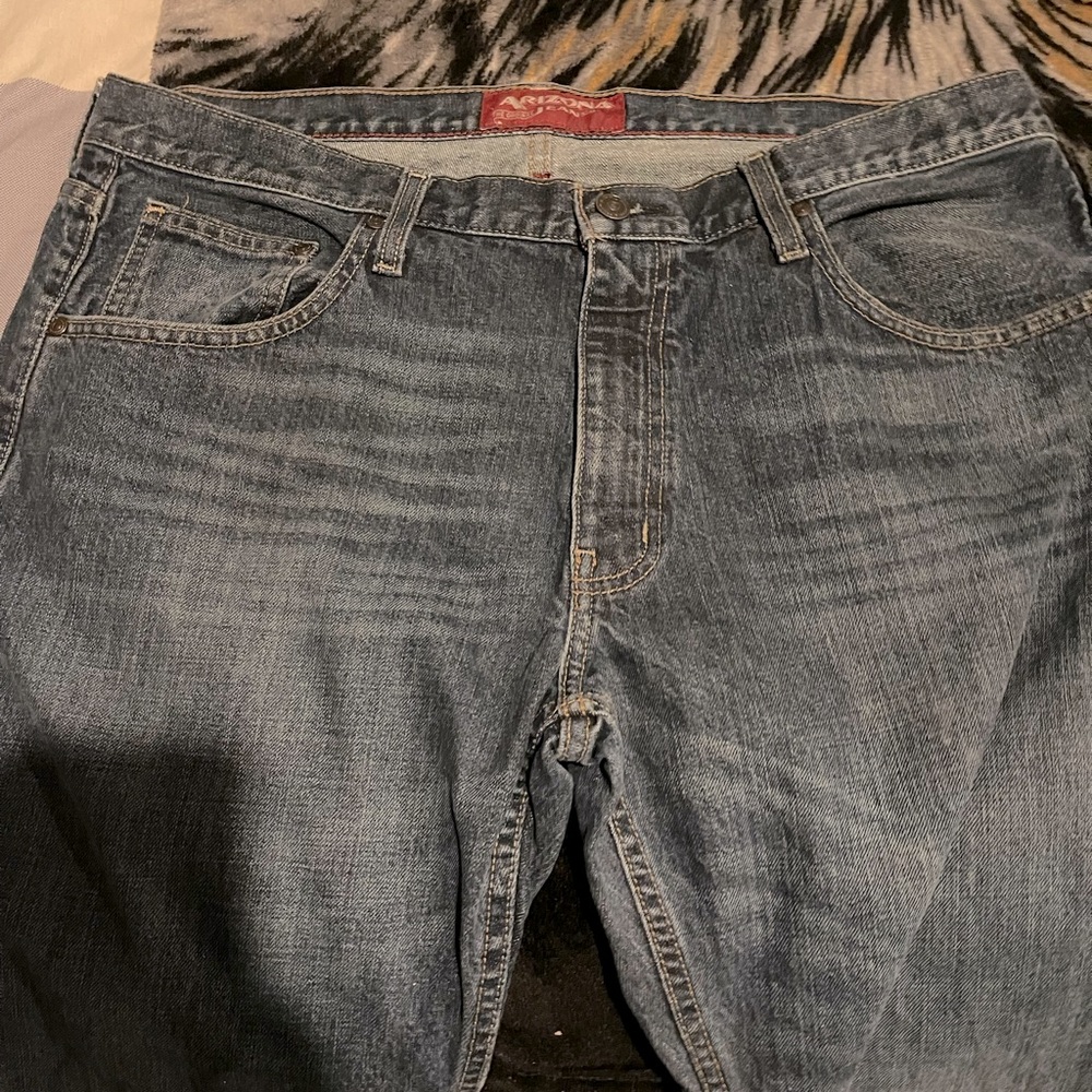 Dark blue men’s lightly used Arizona jeans